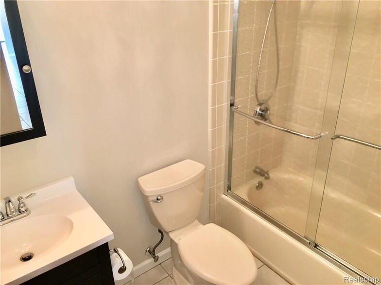 Building Photo - 1829 Golf Ridge Dr