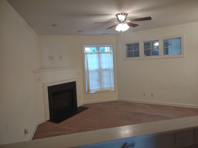 Building Photo - Lovely 2 Bedroom House | Great Location!