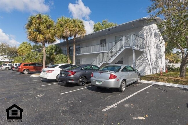 Building Photo - 2401 Van Buren St
