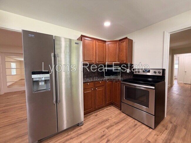 Building Photo - 10621 McGregor Blvd