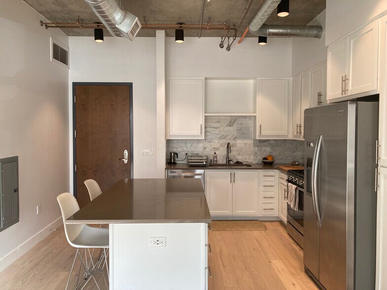 Building Photo - 3401 Arapahoe Ave