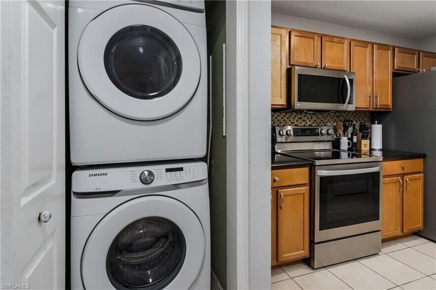 Building Photo - 9068 Gervais Cir