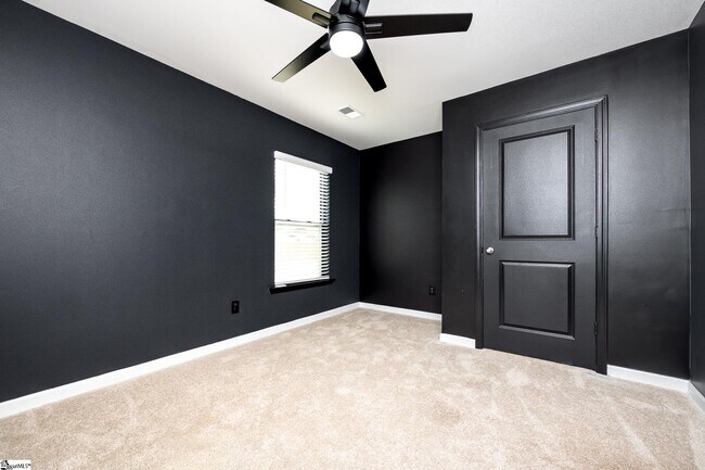 Building Photo - 114 Green Oak Dr