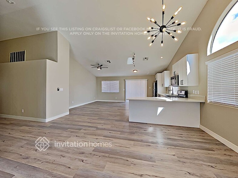 Building Photo - 532 Viva Serenade Way