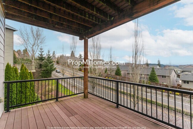 Building Photo - Updated Luxury Five Bedroom Home in Happy Valley!