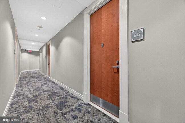 Building Photo - 811 4th St NW