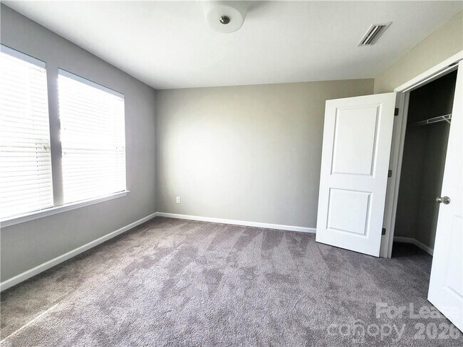 Building Photo - 4925 Grace View Dr