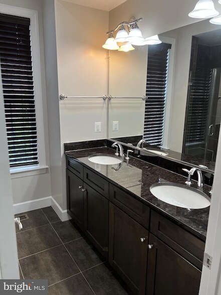 Building Photo - 4092 Sutherland Pl