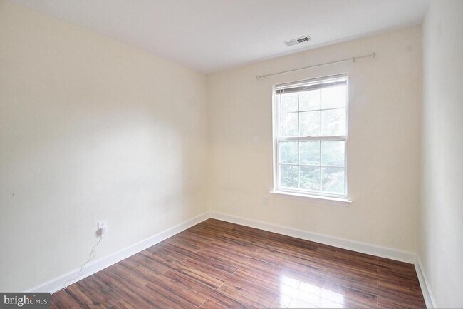 Building Photo - 9261 Ridgefield Cir