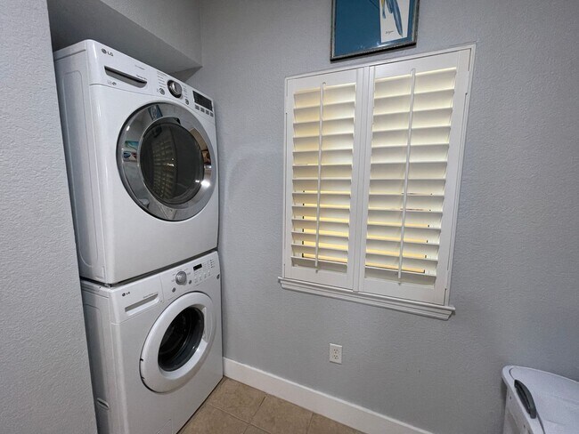 Building Photo - 6504 Bridge Water Way