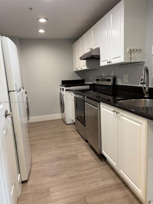 Building Photo - 2100 Greenview Shores Blvd