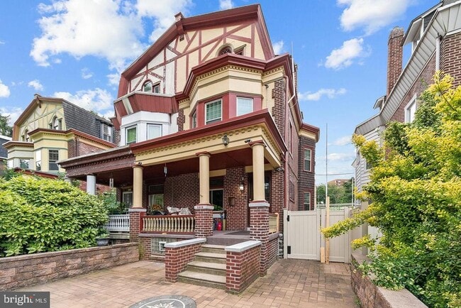 Building Photo - 5918 Pulaski Ave