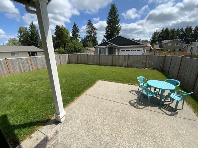 Building Photo - Centralia 4bdr brand new home 2 garage & s...
