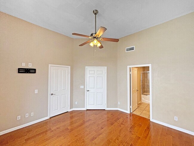 Building Photo - Charming 2BD/2.5BA Townhouse in Bankers Hi...