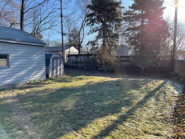 Building Photo - Cute Cape Cod in Forest Hills