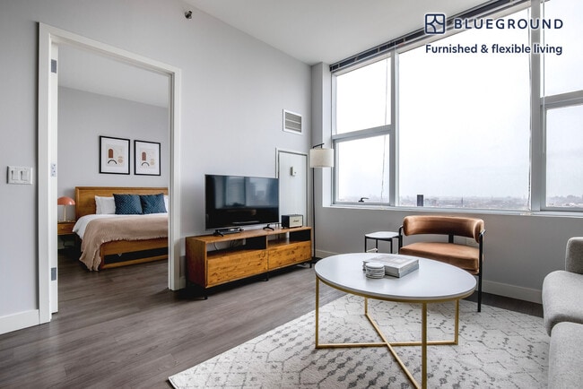 Building Photo - 1000 S Clark St