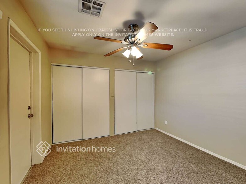 Building Photo - 3808 W Columbine Dr