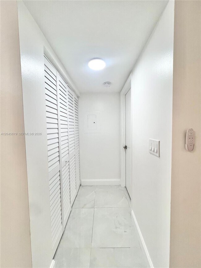 Building Photo - 842 NW 92nd Ave