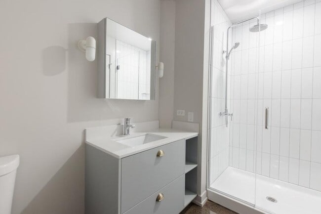 Building Photo - 1 bedroom in Chicago IL 60654