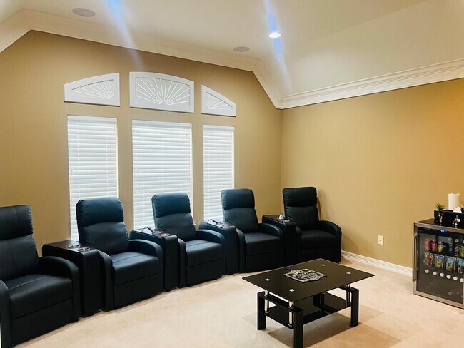 Building Photo - 4114 Fisher Lake Dr