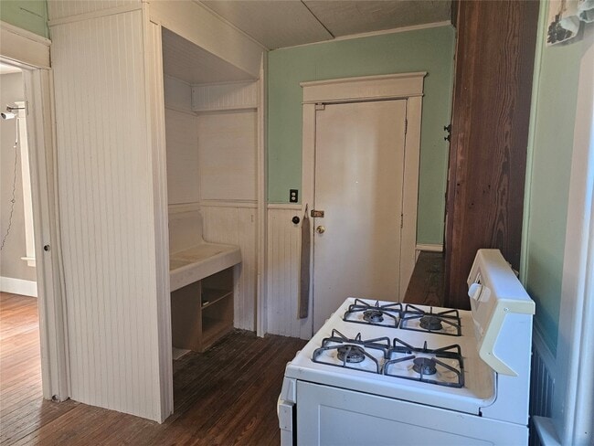 Building Photo - 406 Cascade St
