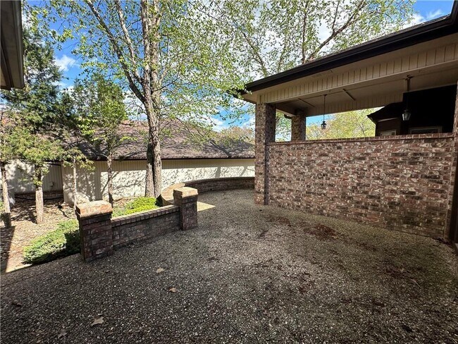 Building Photo - 8 Teresa Dr