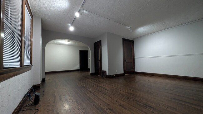 Building Photo - Newly Renovated 3-Bedroom Apartment in Mic...