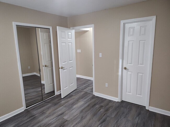 Building Photo - Well Maintained Condo Gated Community