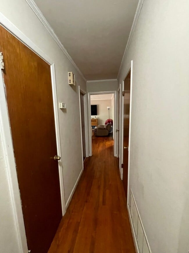 Building Photo - Knottingham Home Available