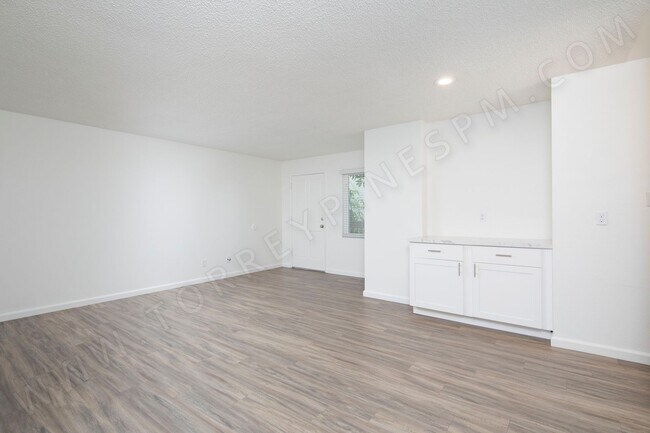 Building Photo - *OPEN HOUSE: 9/27 2-3PM* Gorgeous 2BR in H...