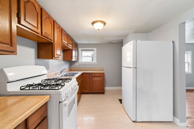 Building Photo - BLACK FRIDAY DEAL! SCORE 50% OFF 1ST MONTH'S RENT IF SIGNED BY NOV. 28! Beautiful 1 Bedroom home ...