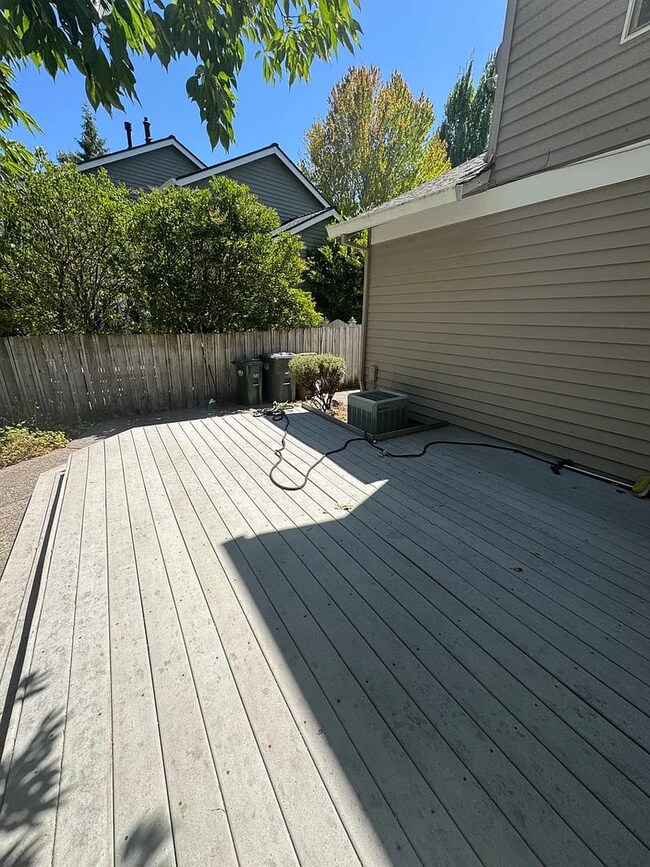 Building Photo - Hillsboro Living at Its Best 3bed/ 2.5 Bat...