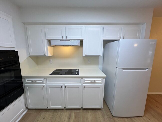 Building Photo - 3314 Kentwood Dr