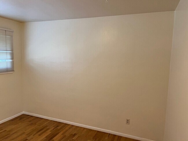 Building Photo - 3 Bedroom House in Southwest Eugene