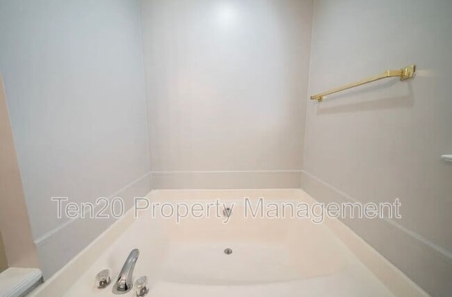 Building Photo - 3007 Longmont Ln