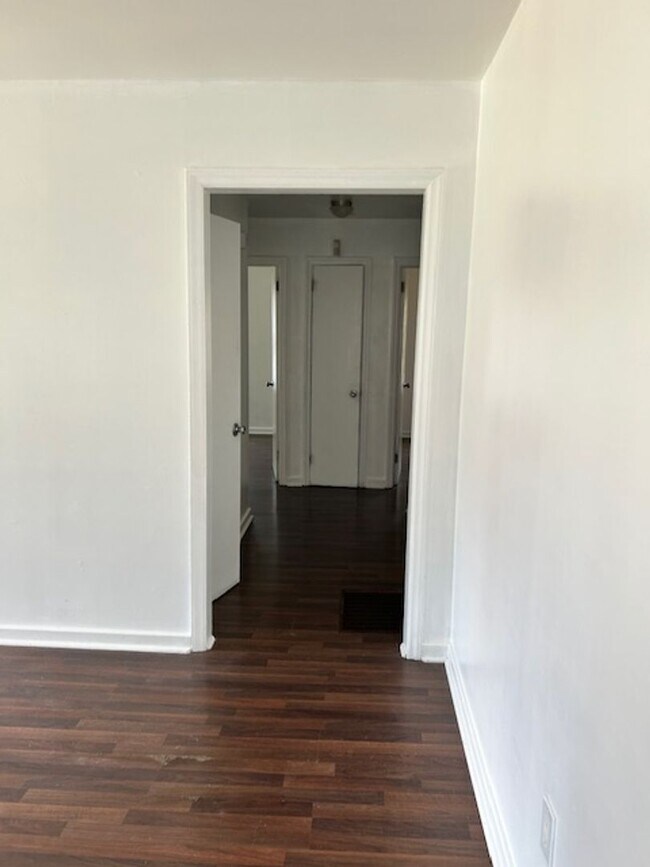 Building Photo - House for Rent
