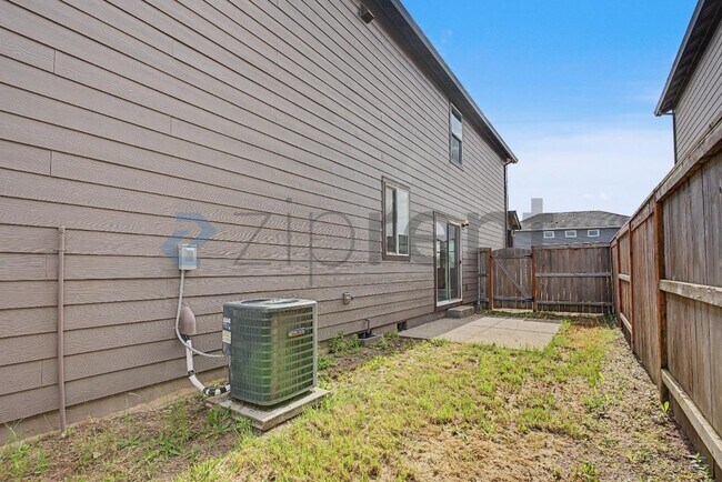 Building Photo - Unit