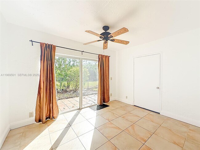 Building Photo - 2133 N 14th Ave