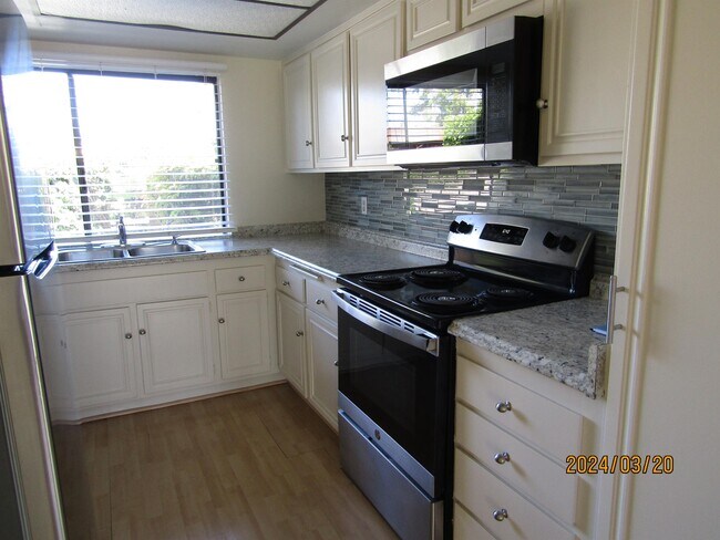 Building Photo - 5314 Los Coyotes Dr