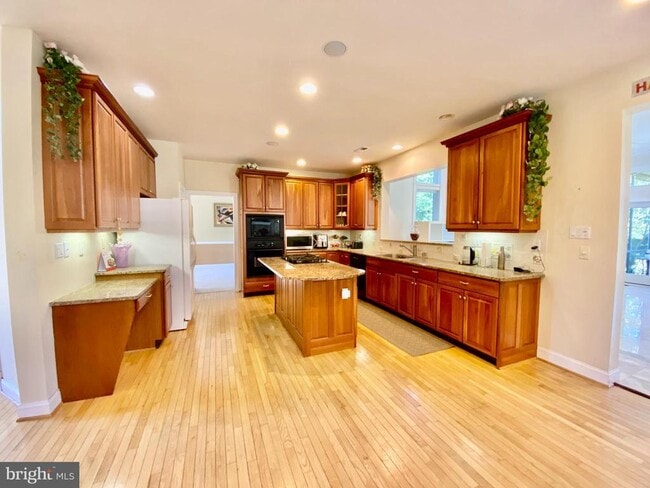 Building Photo - 513 Doral Cir
