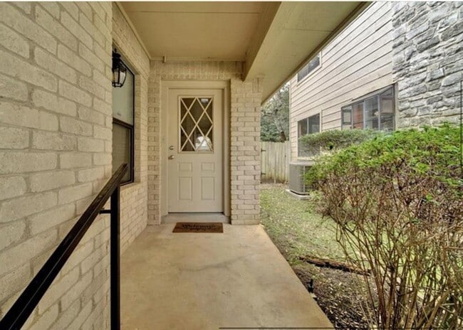 Building Photo - 9518 Topridge Dr