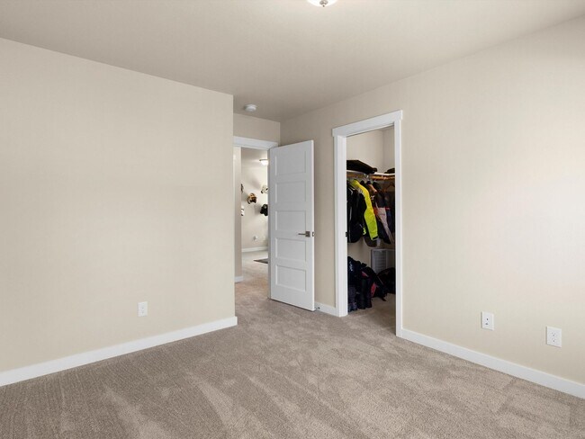 Building Photo - Modern Comfort & Style with A/C in Tumwate...
