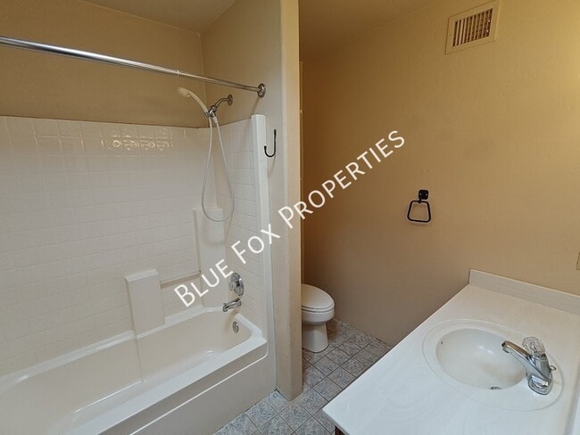 Building Photo - 9097 N Jessy Ln