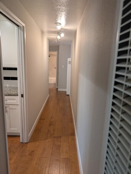 Building Photo - 280 Easy St