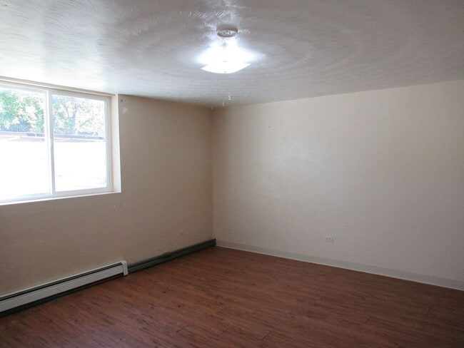 Building Photo - Spacious 3 bed/1 bath basement unit available now!