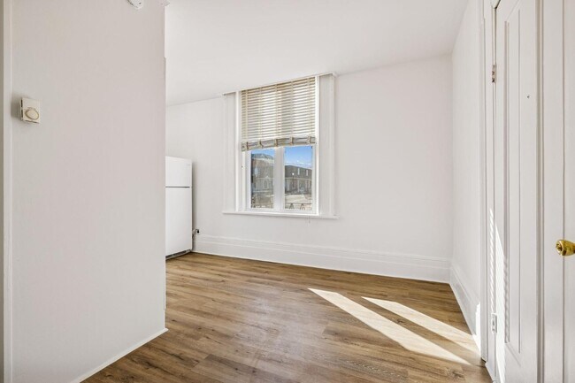 Building Photo - 302 N Church St