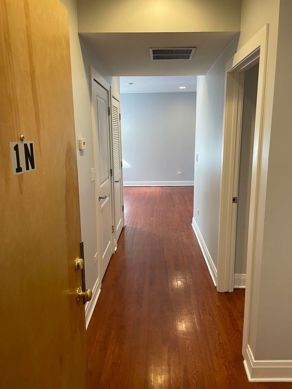 Building Photo - 1448 W Thorndale Ave