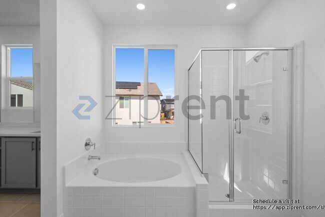 Building Photo - 3335 Cascade Dr