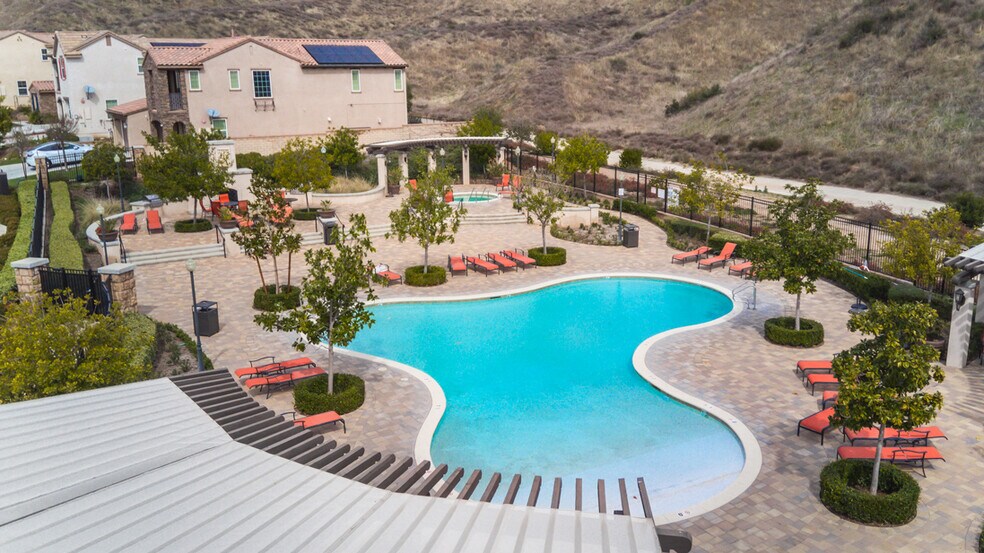 Building Photo - 29048 W Hills Dr