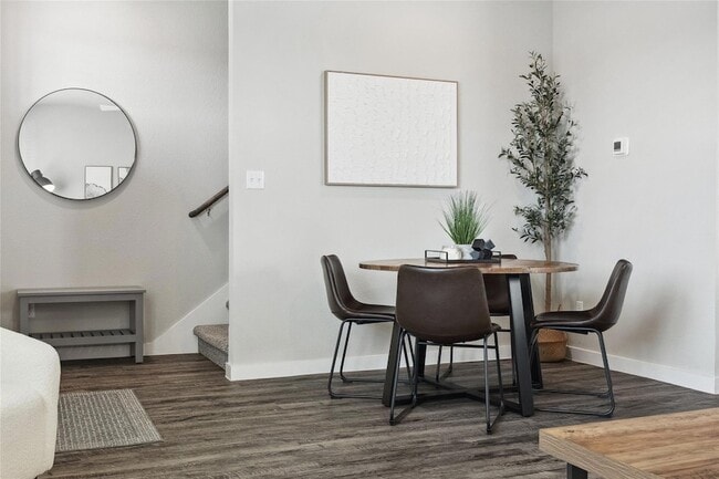 Building Photo - 705 Horseshoe Dr